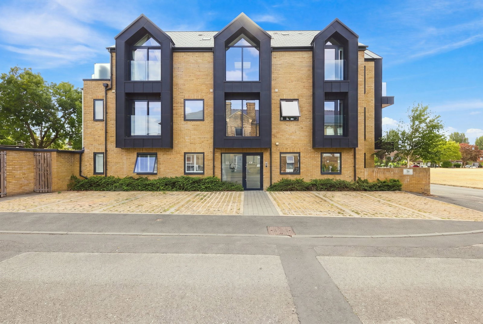 Apartment for sale in London, Phoenix Court, SW18