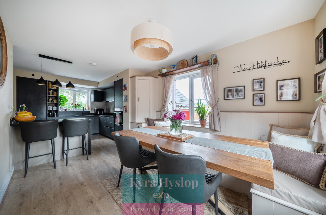 Detached House in Exeter 2