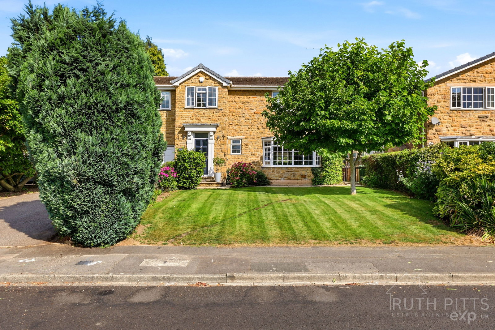 Detached House in Pontefract 2