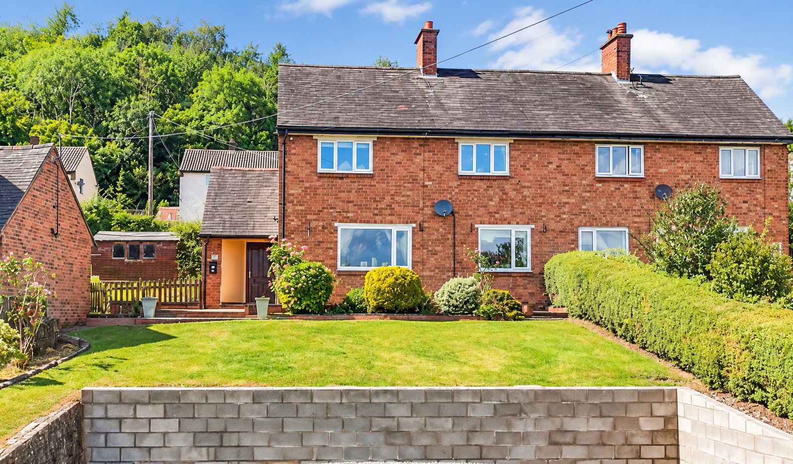 Semi Detached House for sale in Llanymynech, Bronwylfa, Llanymynech, Shropshire, SY22 6HD
