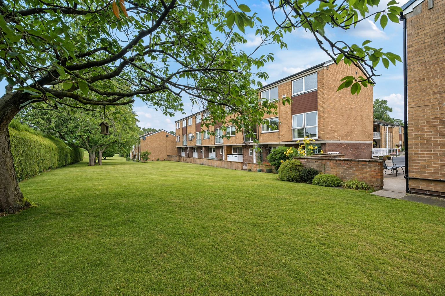 Flat for sale in York, Ashfield Court, Tadcaster Road, York, YO24, 891 m²