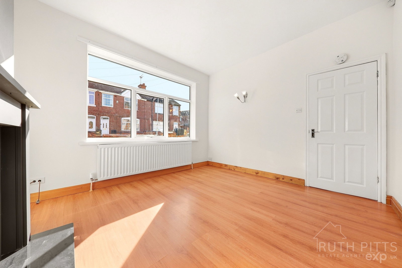 Terraced House for sale in Pontefract, Broadway, South Elmsall, WF9