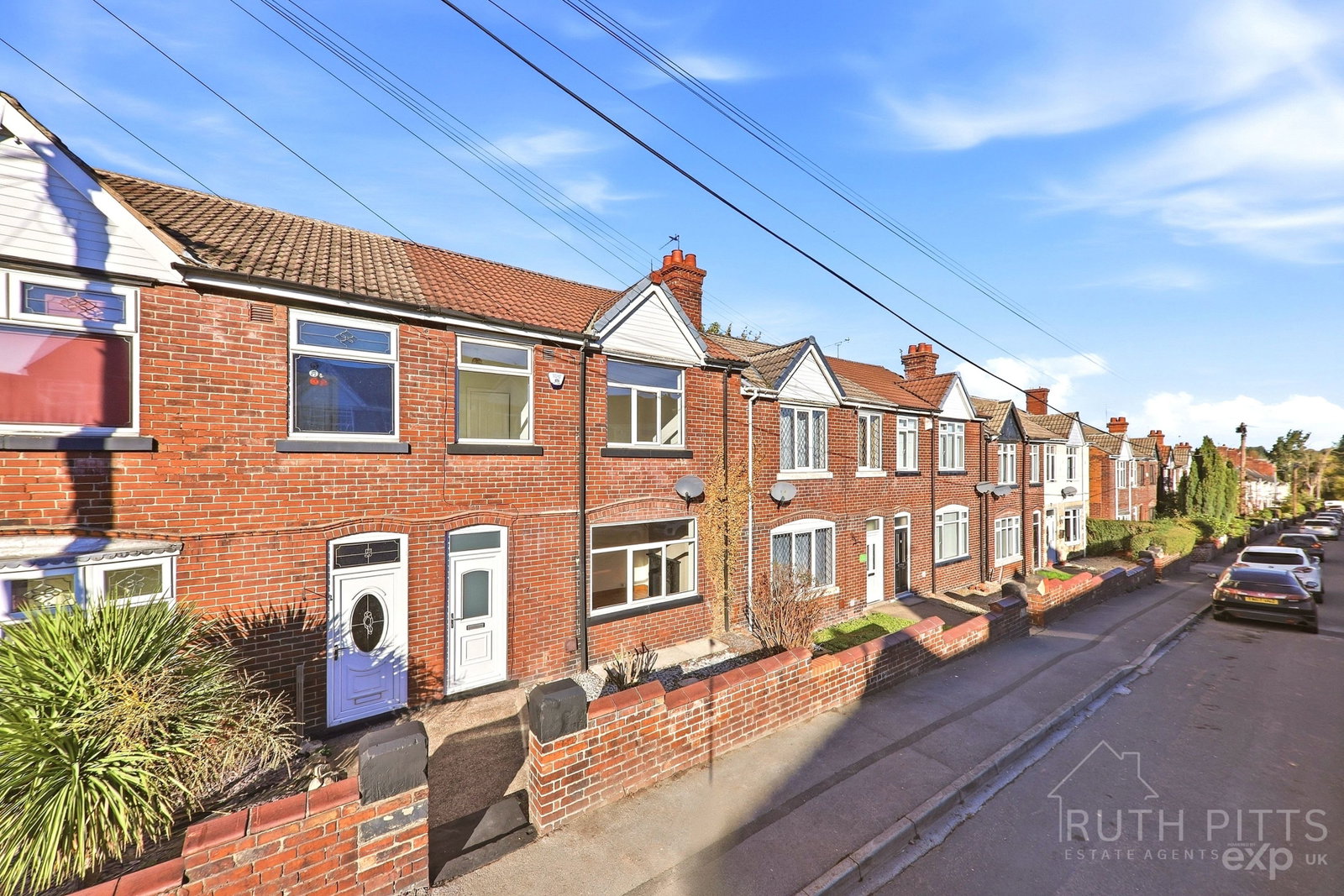 Terraced House for sale in Pontefract, Broadway, South Elmsall, WF9