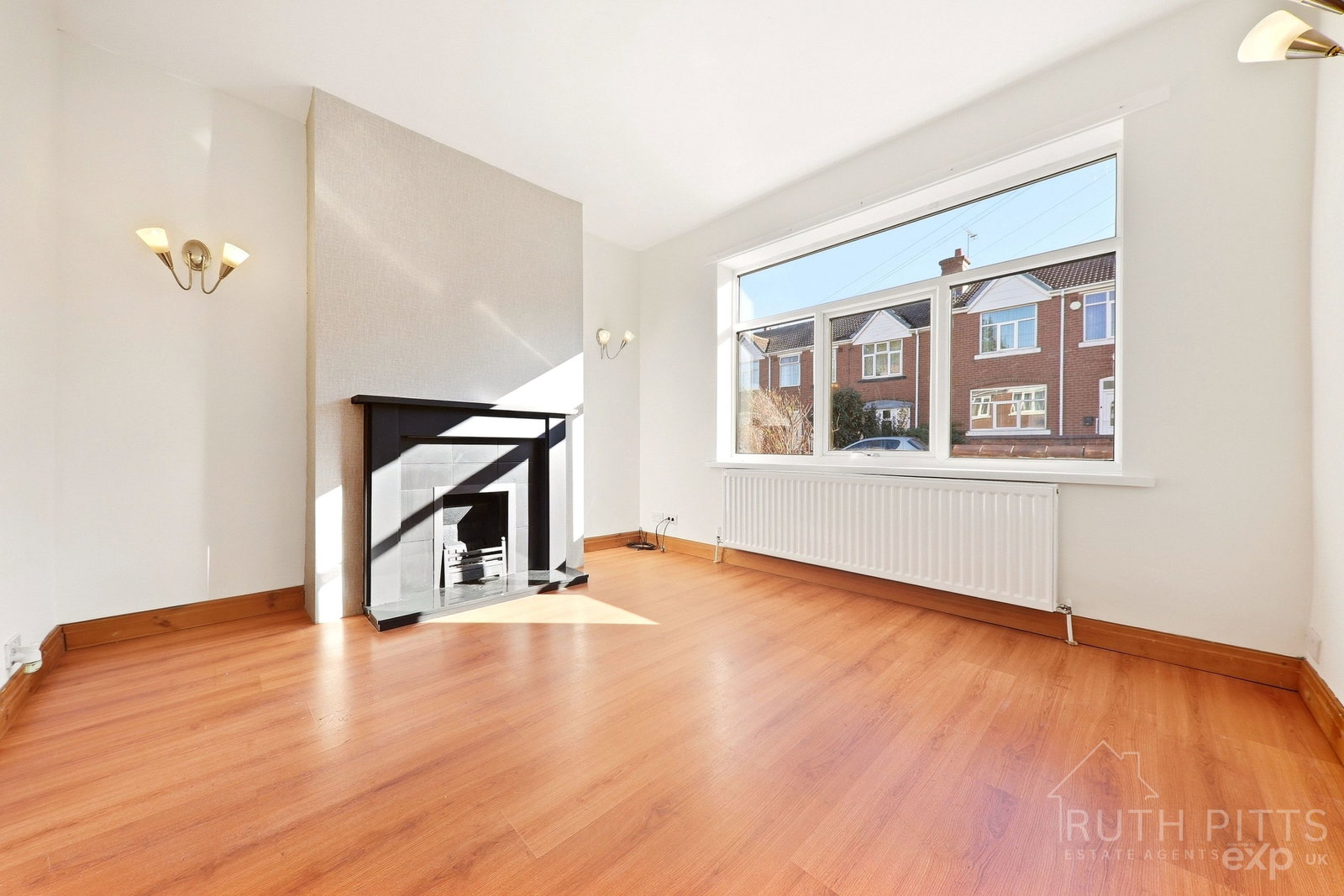 Terraced House for sale in Pontefract, Broadway, South Elmsall, WF9