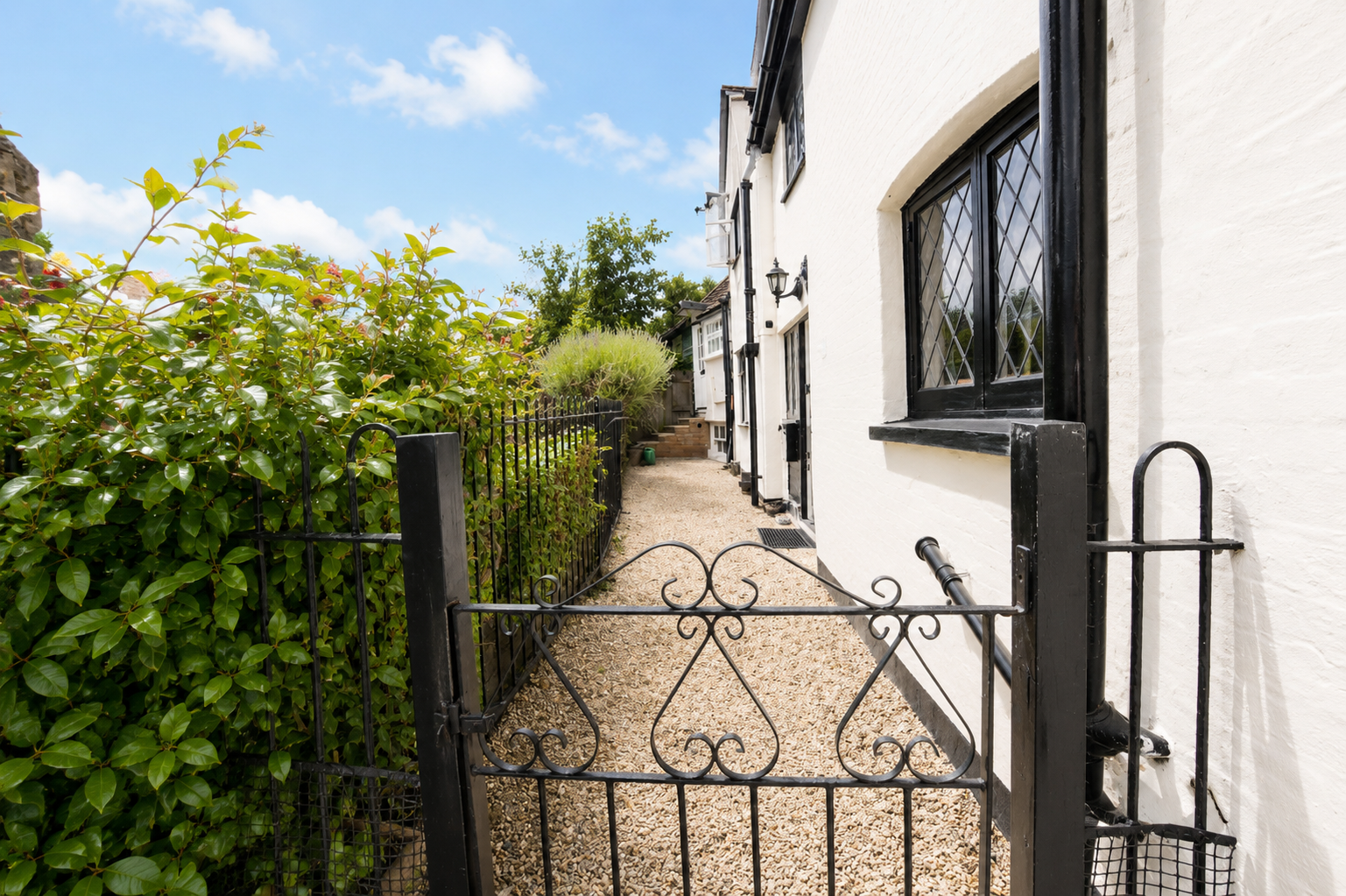 End Of Terrace House for sale in Chelmsford, High Street, Great Baddow, CM2 7HJ