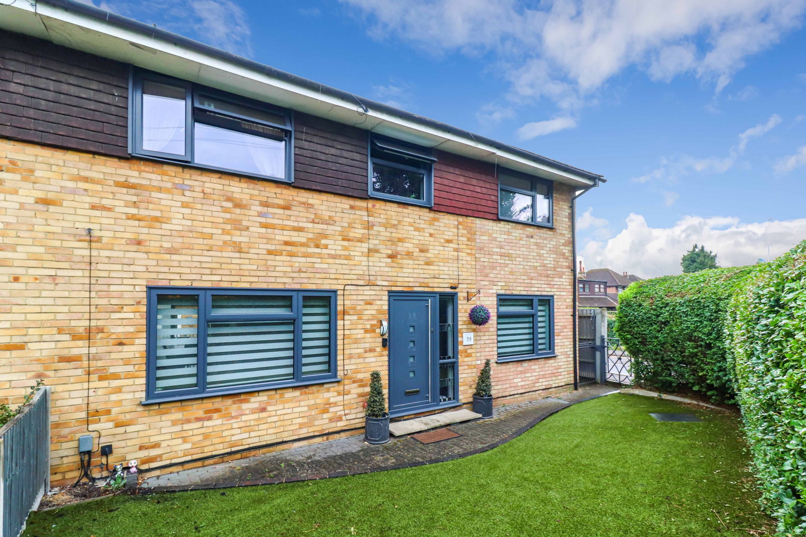 Semi Detached House for sale in Hemel Hempstead, St. Albans Hill, Hemel Hempstead, HP3 9NQ