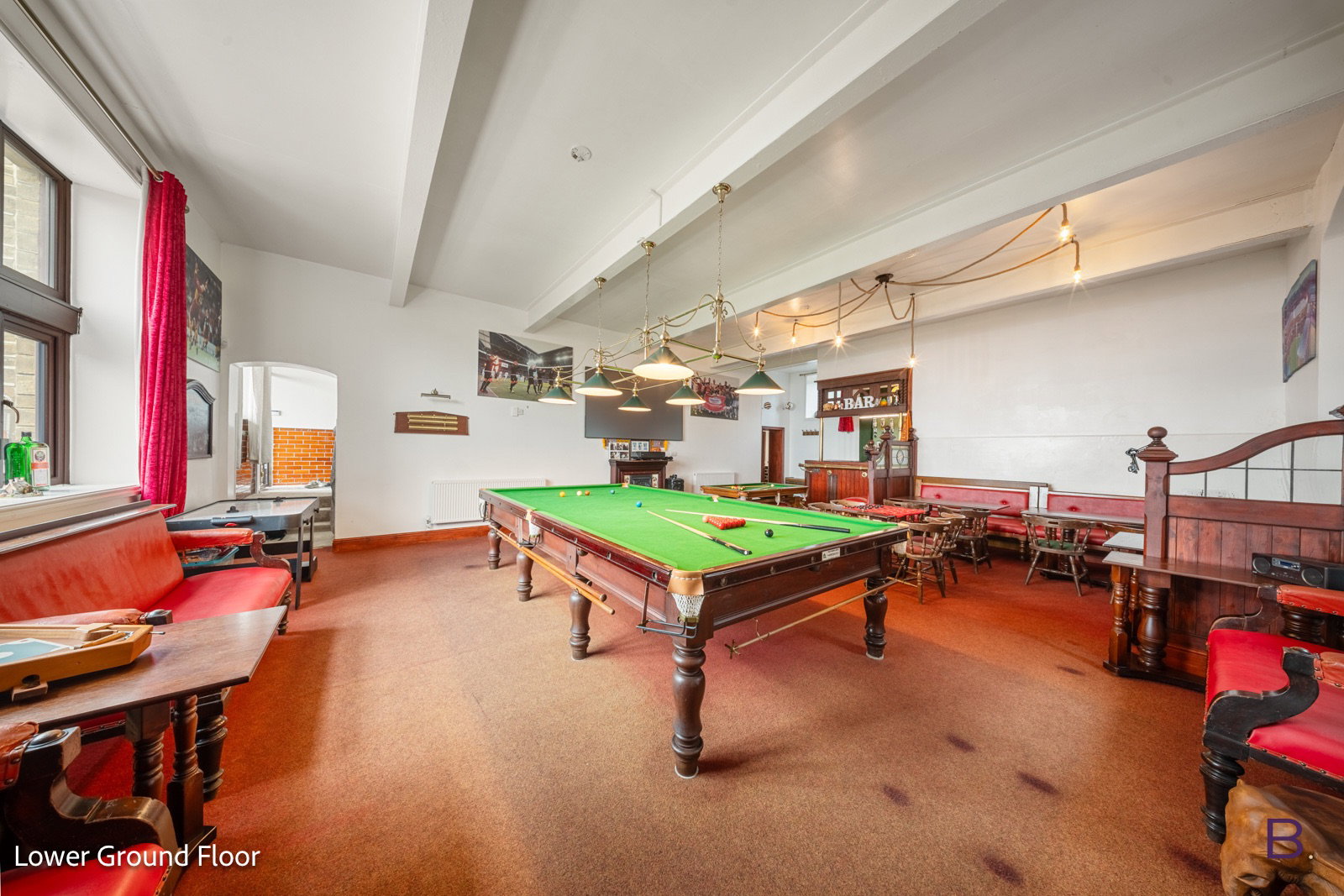 Detached House for sale in Bradford, Mountain Hall Brighouse And Denholme Road, Queensbury, Bradford, BD13, 6889 m²