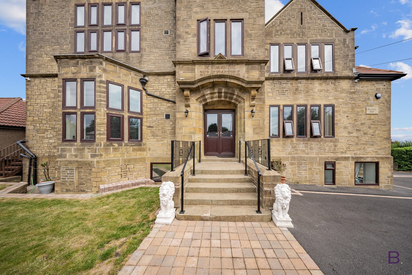Detached House in Bradford 5