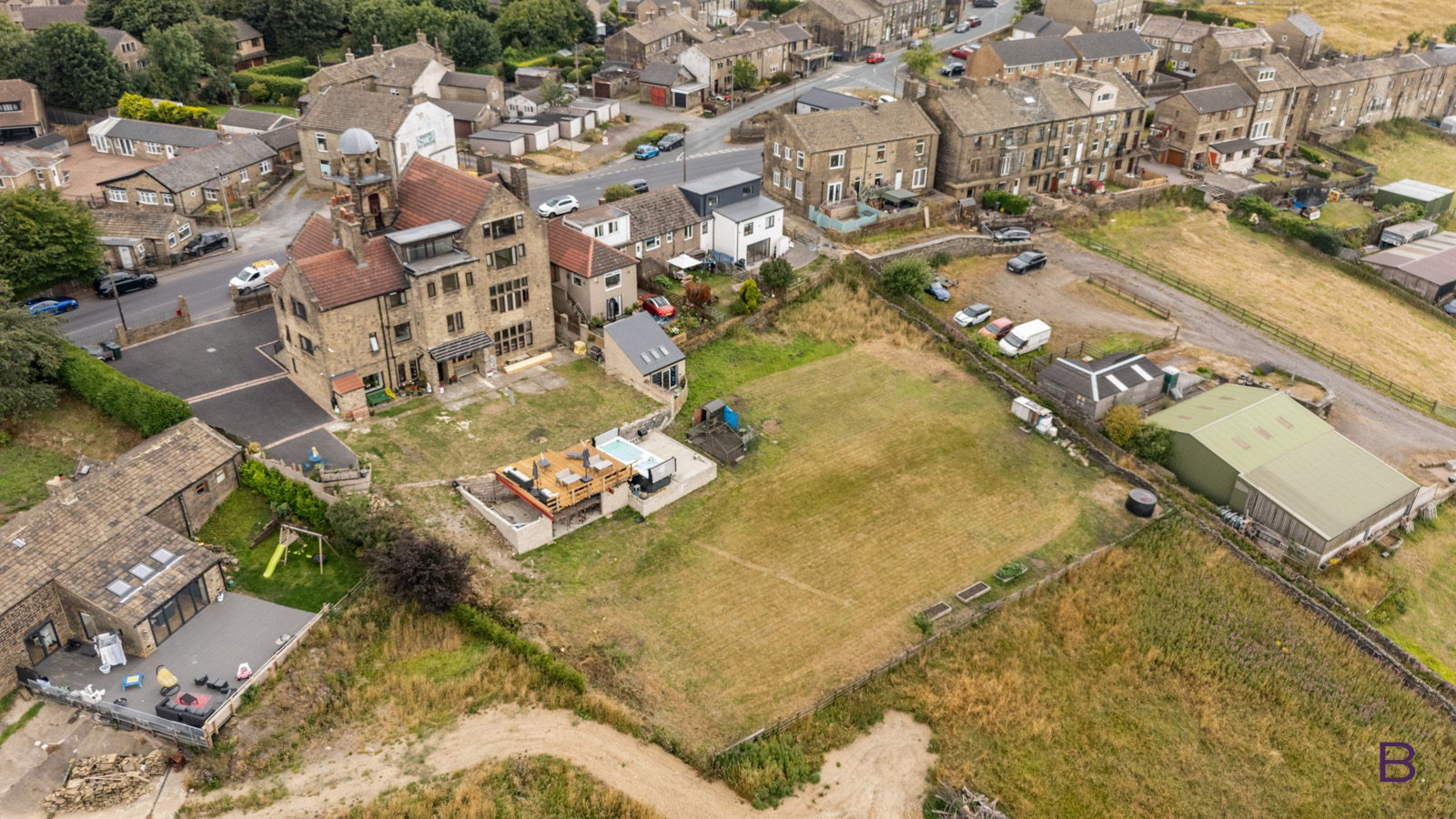Detached House for sale in Bradford, Mountain Hall Brighouse And Denholme Road, Queensbury, Bradford, BD13, 6889 m²