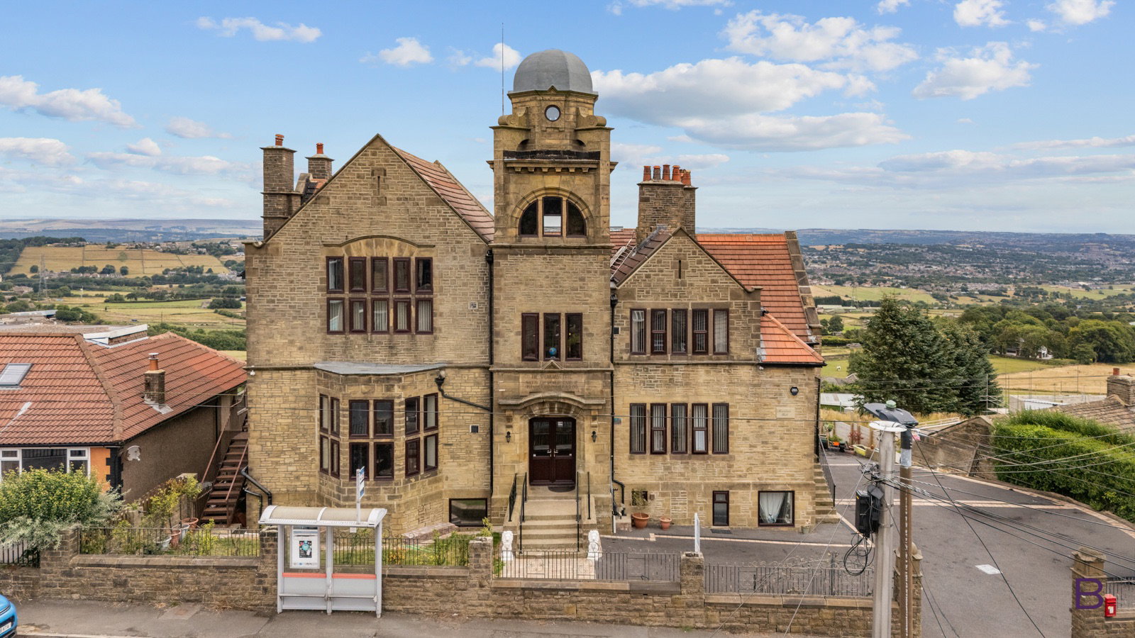 Detached House for sale in Bradford, Mountain Hall Brighouse And Denholme Road, Queensbury, Bradford, BD13, 6889 m²