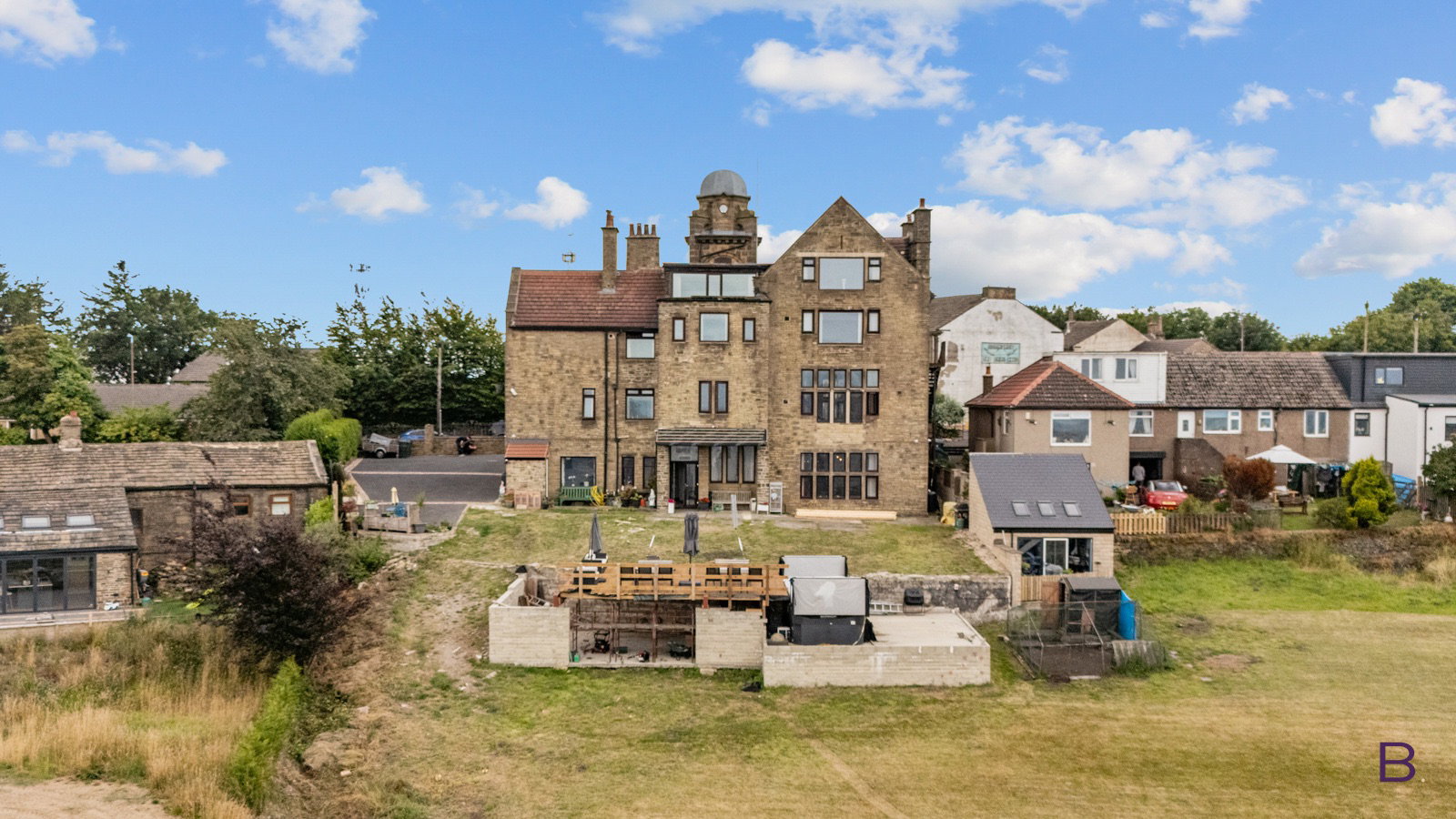 Detached House for sale in Bradford, Mountain Hall Brighouse And Denholme Road, Queensbury, Bradford, BD13, 6889 m²