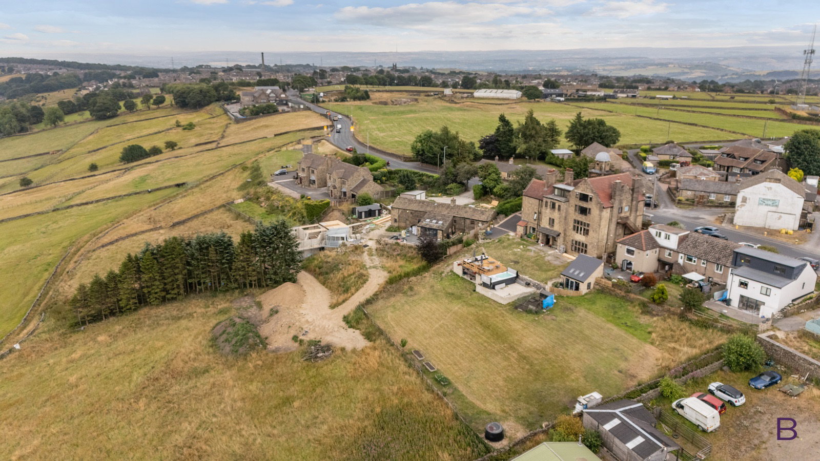 Detached House for sale in Bradford, Mountain Hall Brighouse And Denholme Road, Queensbury, Bradford, BD13, 6889 m²