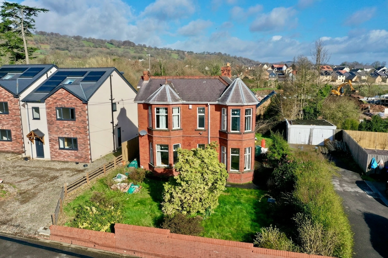 Detached House for sale in Cwmbran, Five Locks Road, Pontnewydd, NP44, 1465 m²