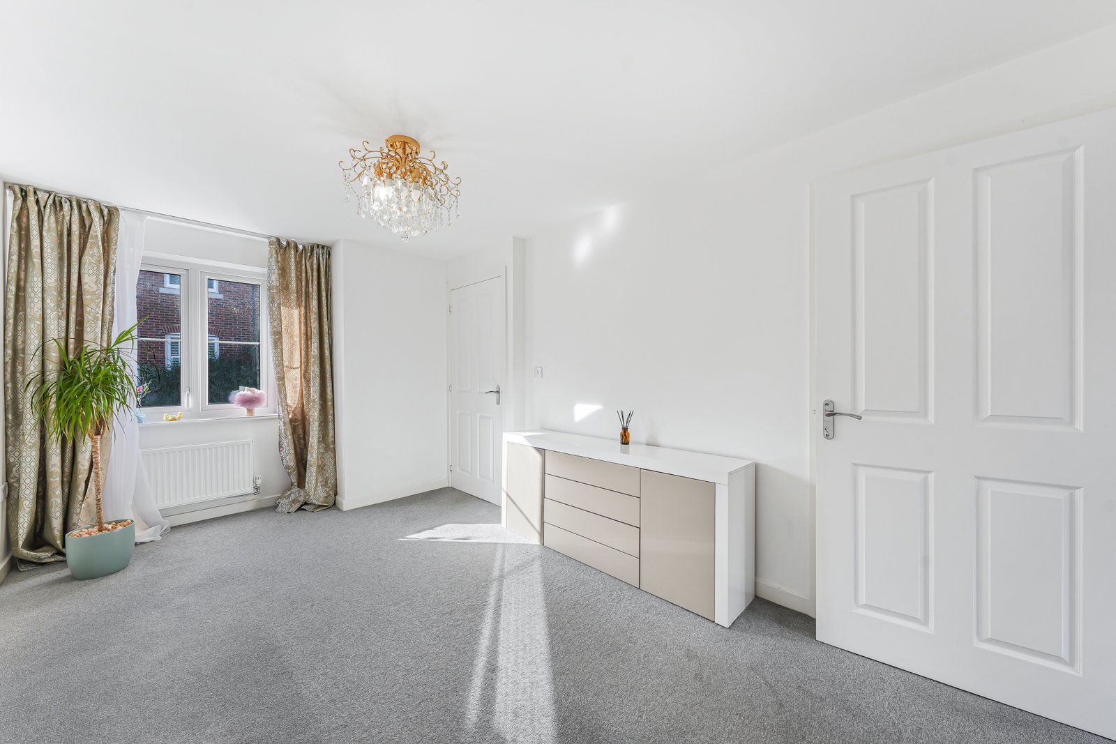 Semi Detached House for sale in Chelmsford, Foxglove Avenue, Chelmsford, CM1 4FX, 624 m²