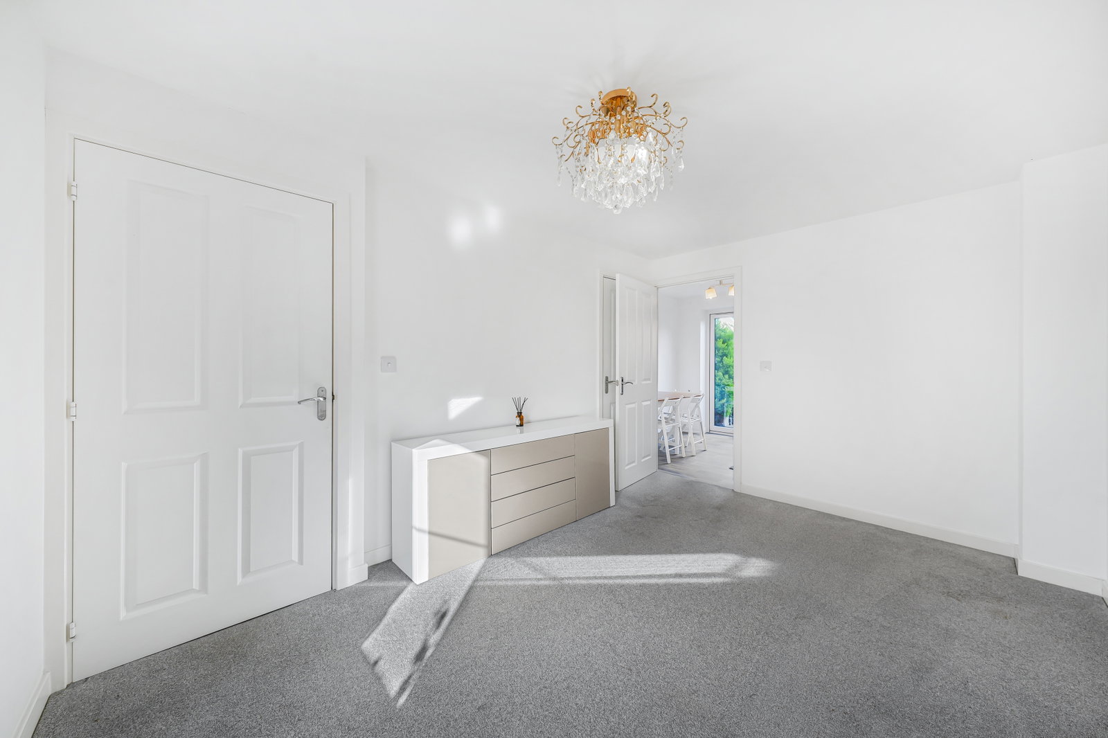 Semi Detached House for sale in Chelmsford, Foxglove Avenue, Chelmsford, CM1 4FX, 624 m²