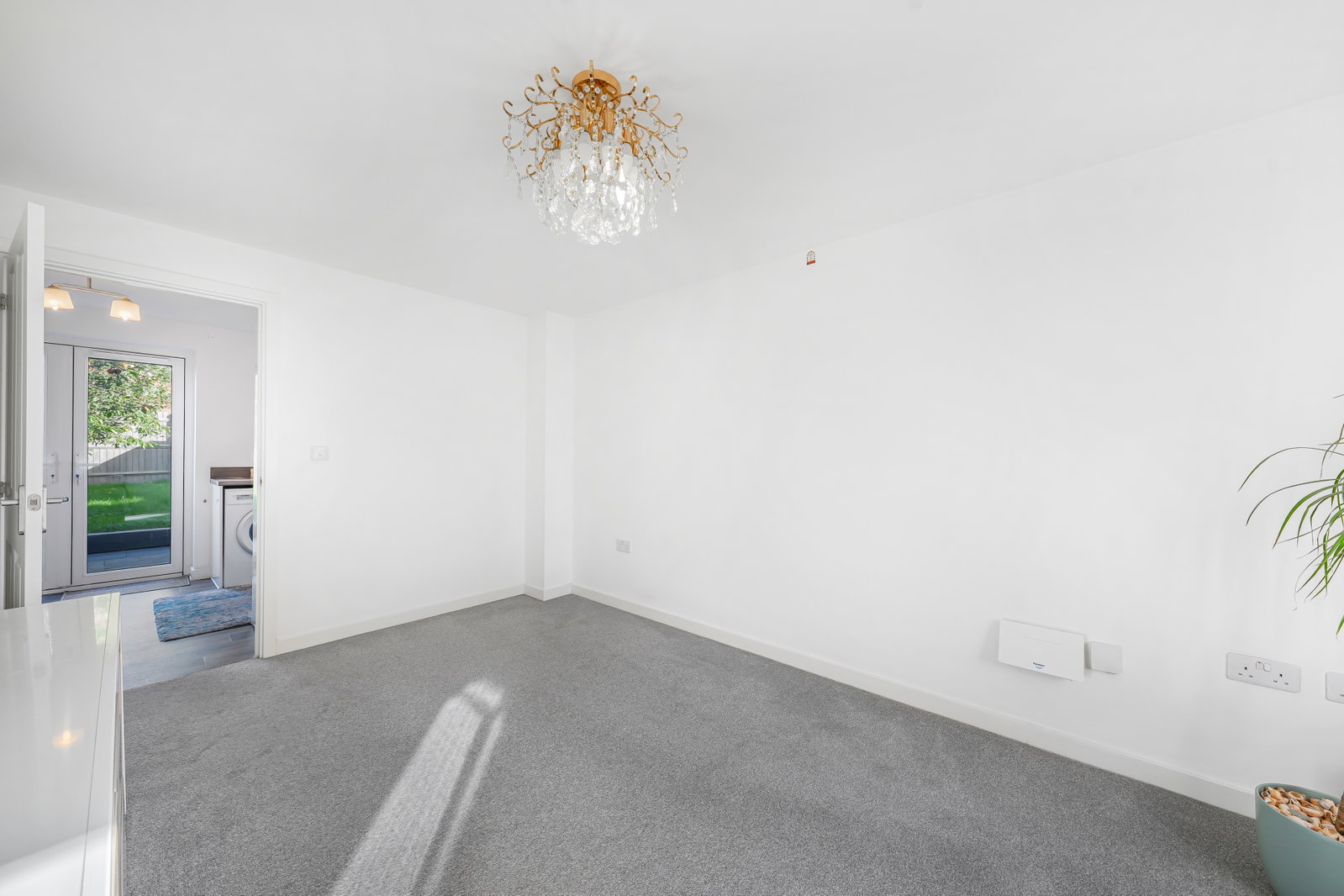 Semi Detached House for sale in Chelmsford, Foxglove Avenue, Chelmsford, CM1 4FX, 624 m²