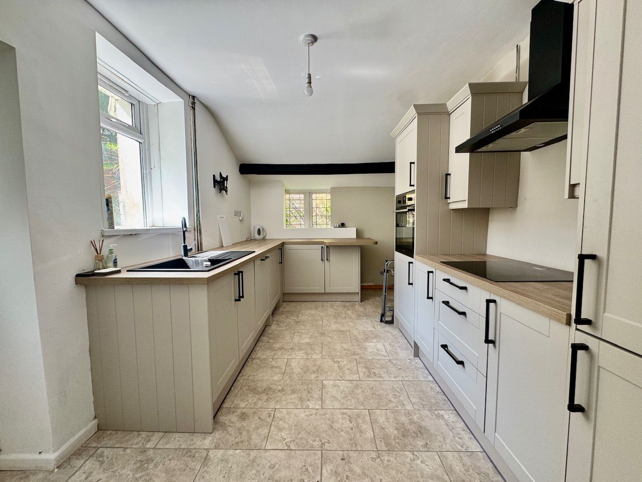 Terraced House for sale in Blackwood, Banalog Terrace, Hollybush, NP12, 936 m²