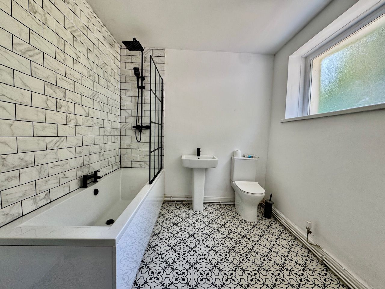 Terraced House for sale in Blackwood, Banalog Terrace, Hollybush, NP12, 936 m²