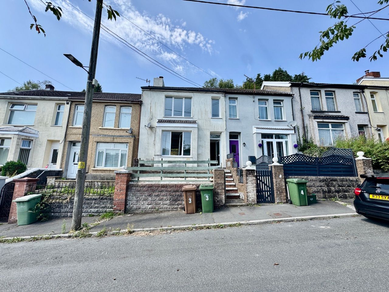 Terraced House for sale in Blackwood, Banalog Terrace, Hollybush, NP12, 936 m²