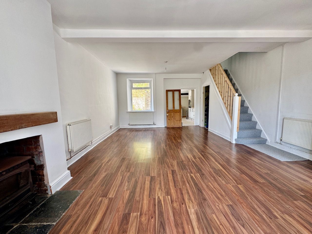 Terraced House for sale in Blackwood, Banalog Terrace, Hollybush, NP12, 936 m²