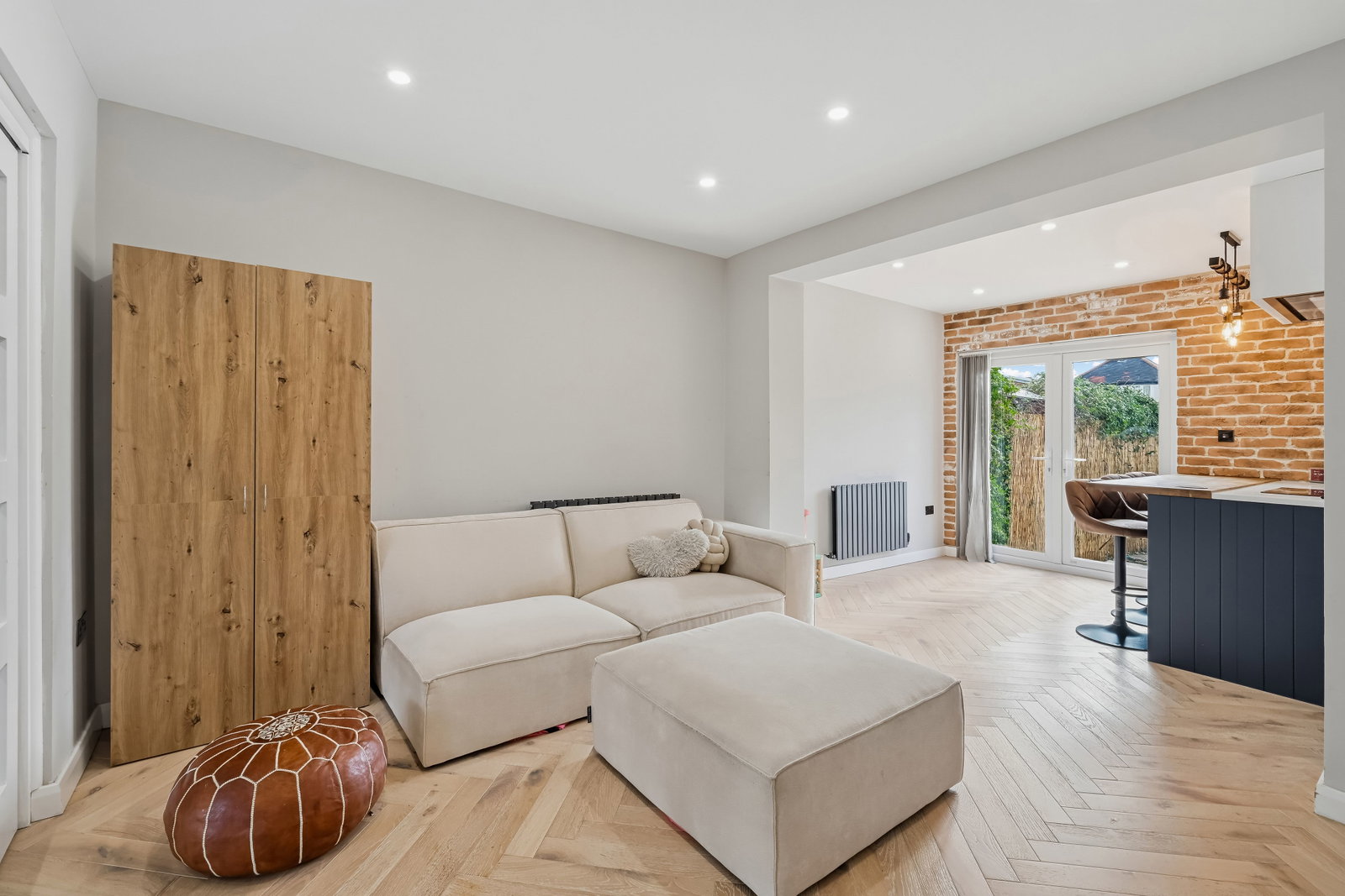 Semi Detached House for sale in Ewell, River Way, Ewell, Surrey, KT19 0HJ, 1012 m²