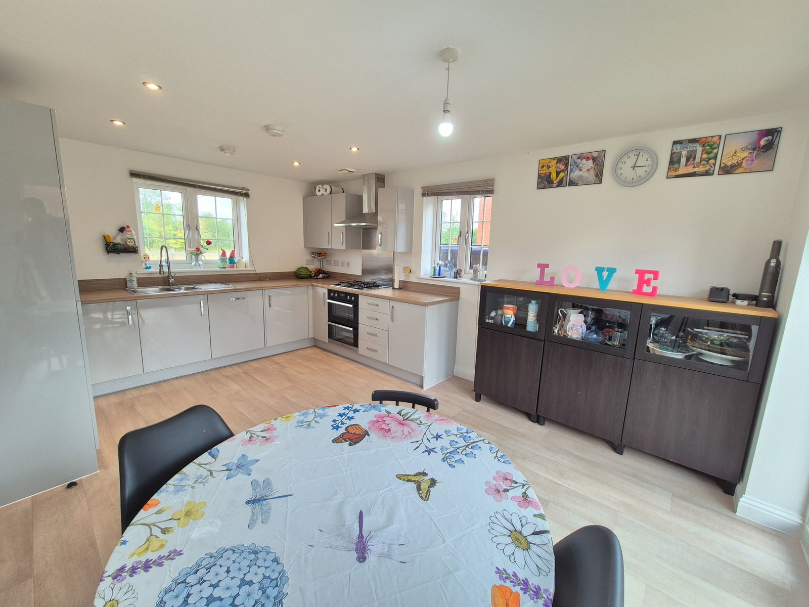 Detached House in Houghton Regis