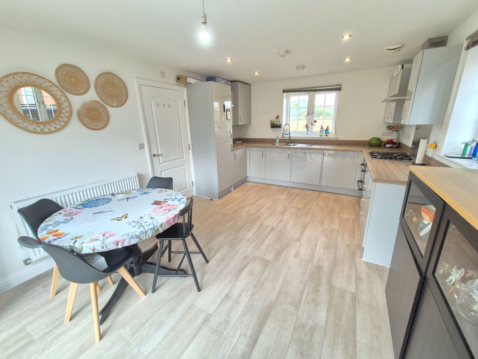 Detached House in Houghton Regis