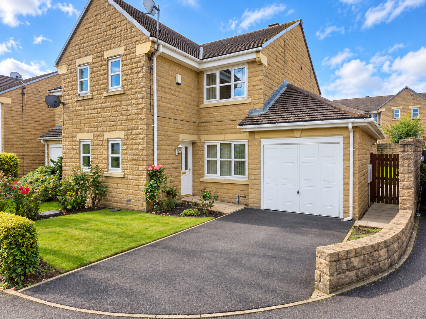 Semi Detached House for sale in Halifax, Oakwood Gardens, Halifax, HX2 8HB