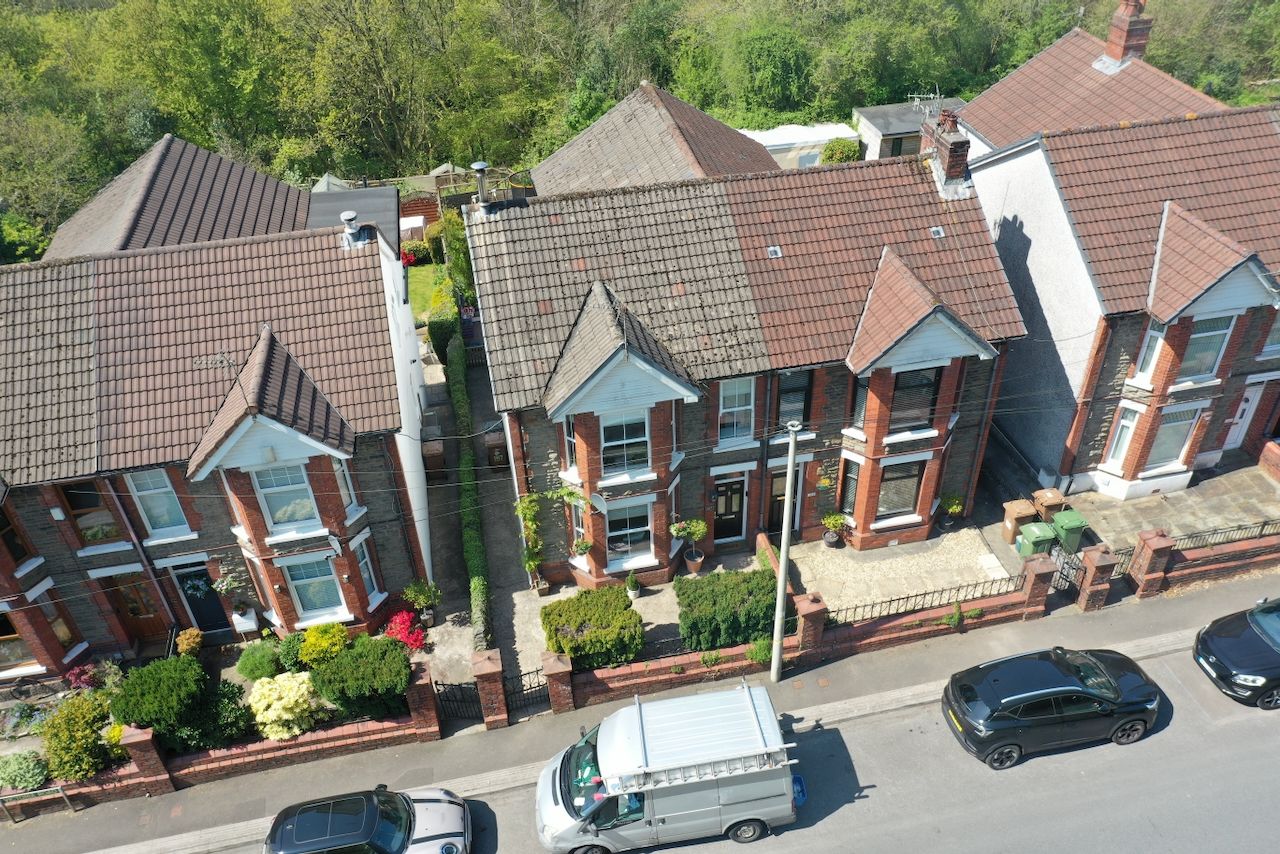 Semi Detached House for sale in Blackwood, Victoria Road, Fleur De Lis, NP12, 1033 m²
