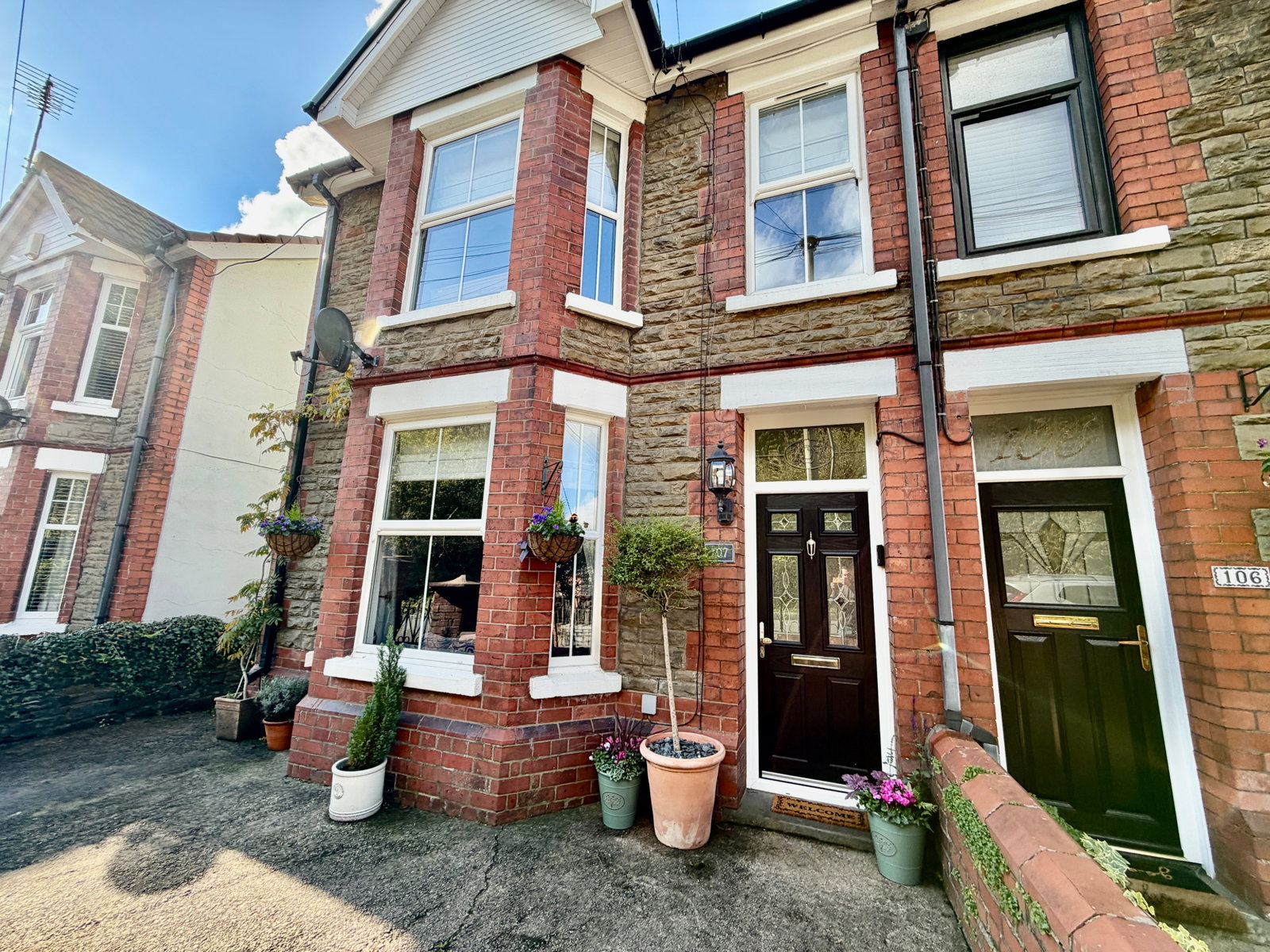 Semi Detached House for sale in Blackwood, Victoria Road, Fleur De Lis, NP12, 1033 m²