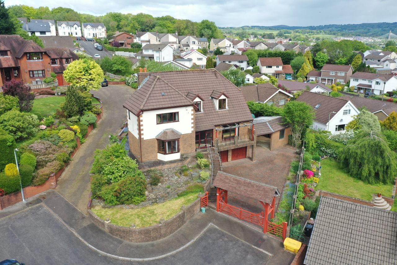 Detached House for sale in Blackwood, Aspen Avenue, Blackwood, NP12, 1528 m²