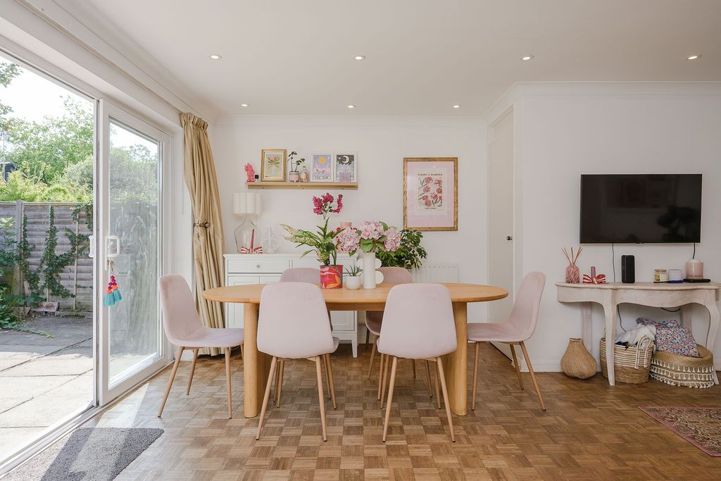 Link Detached House for sale in Surbiton, Hailsham Close, Surbiton, KT6 6QD
