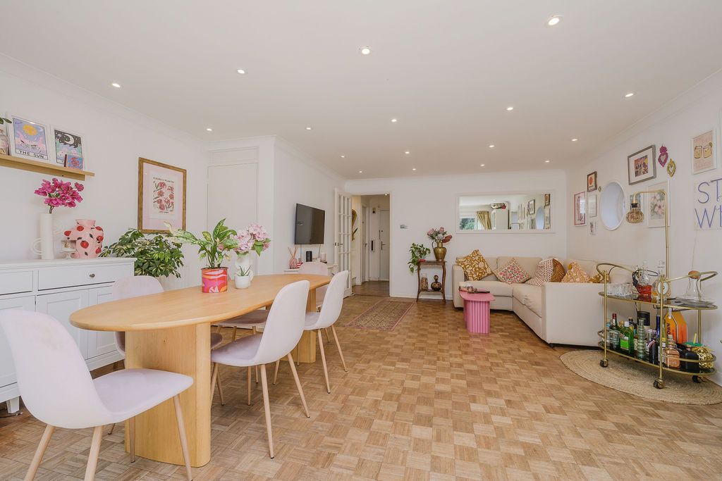 Link Detached House for sale in Surbiton, Hailsham Close, Surbiton, KT6 6QD