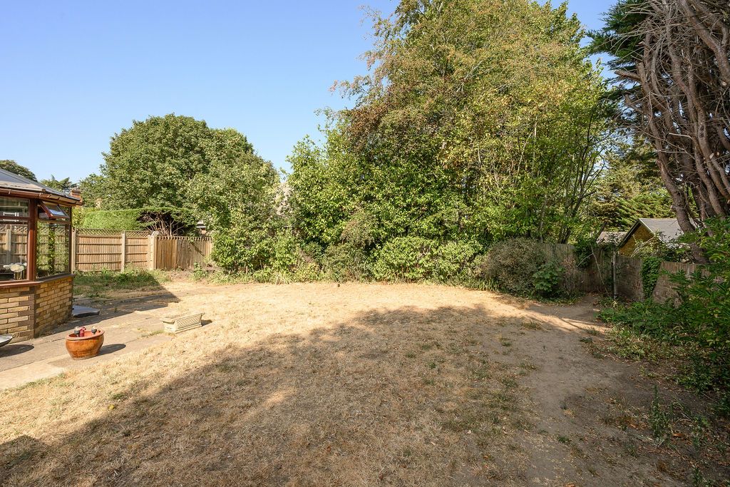 Link Detached House in Surbiton