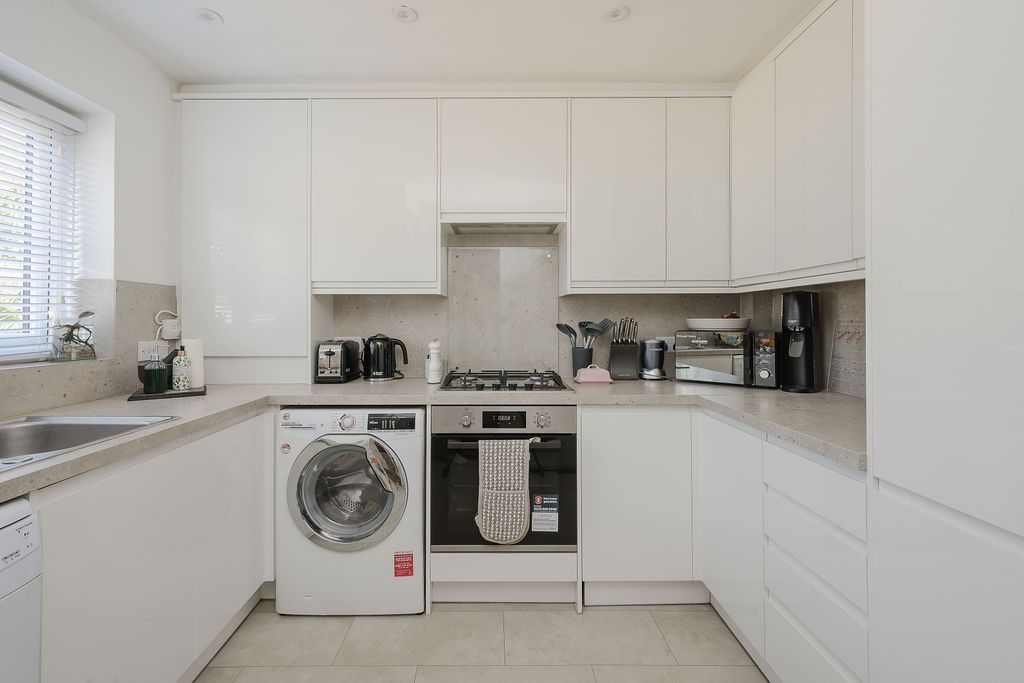 Link Detached House in Surbiton