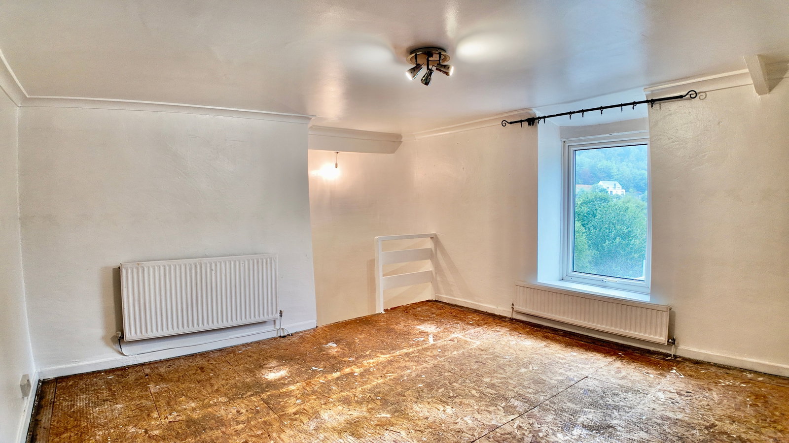 End Of Terrace House in Abertillery 5