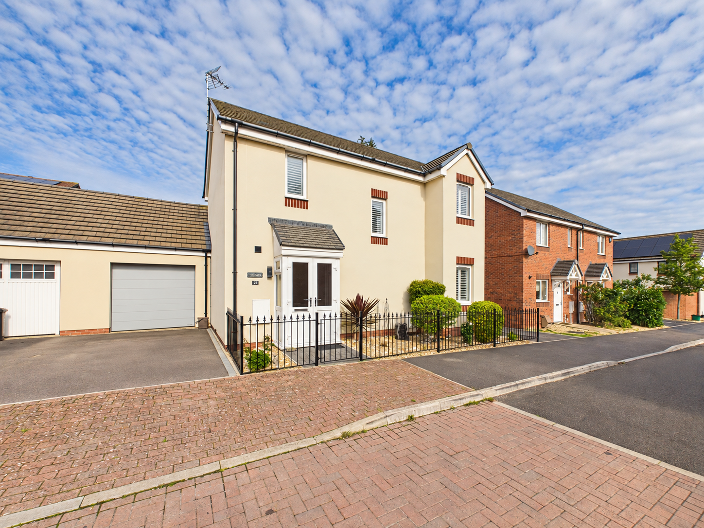 Detached House for sale in Gloucester, Marlstone Close, Gloucester, GL4 6ES, 1272 m²