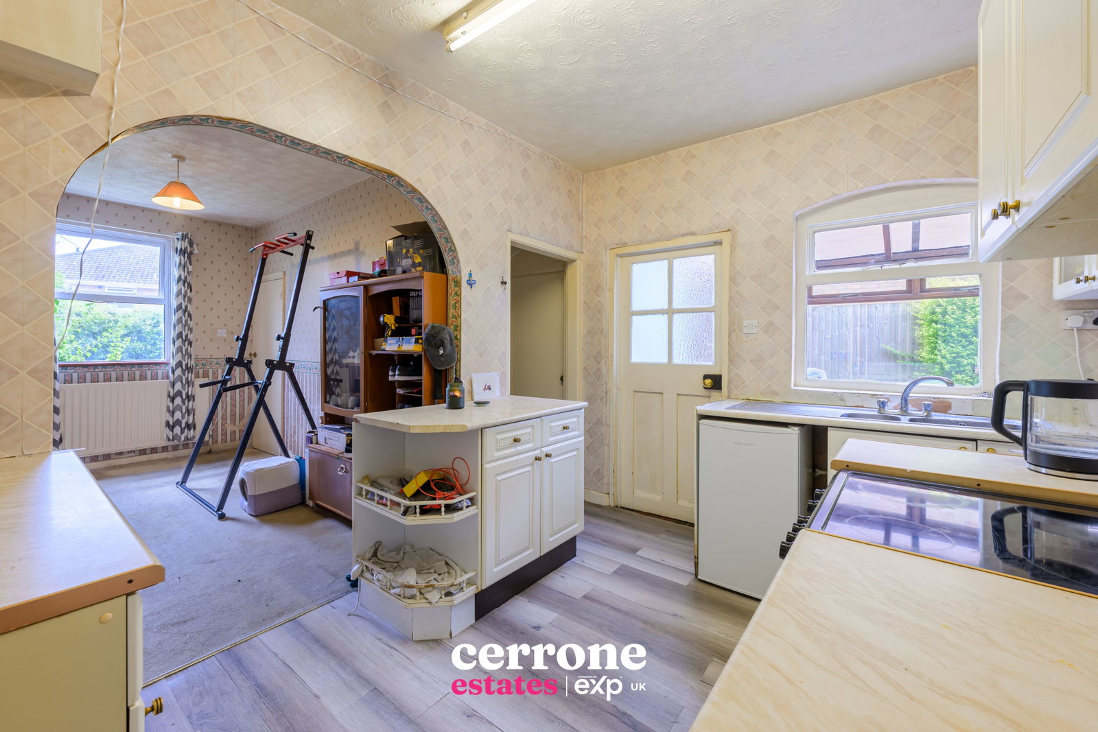 Detached House for sale in Bromsgrove, Barley Mow Lane, Catshill, Bromsgrove, B61 0LP