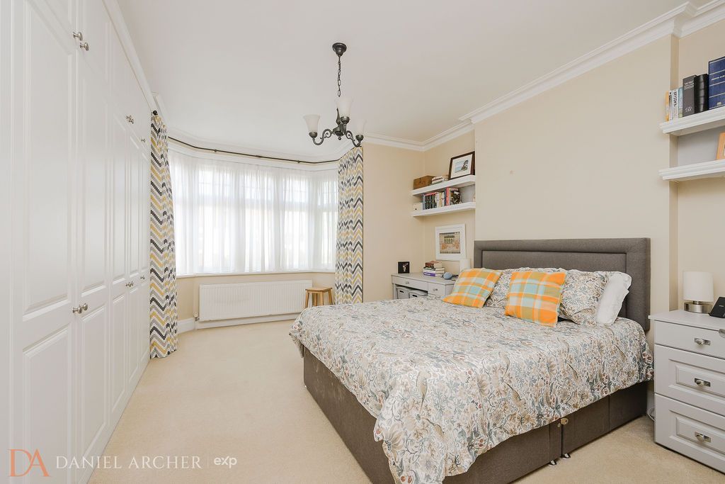House for sale in London, Laurel Road, West Wimbledon, SW20, 1376 m²