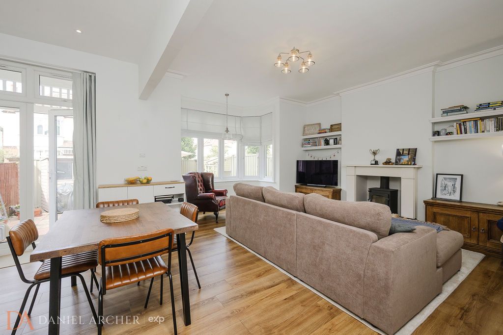 House for sale in London, Laurel Road, West Wimbledon, SW20, 1376 m²