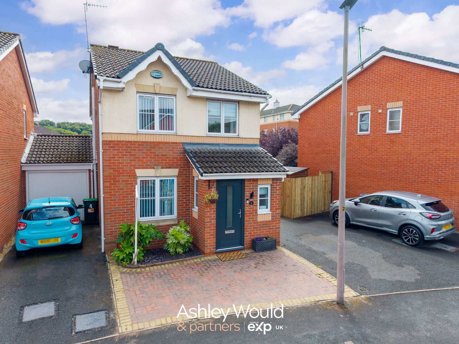 Link Detached House in Cradley Heath