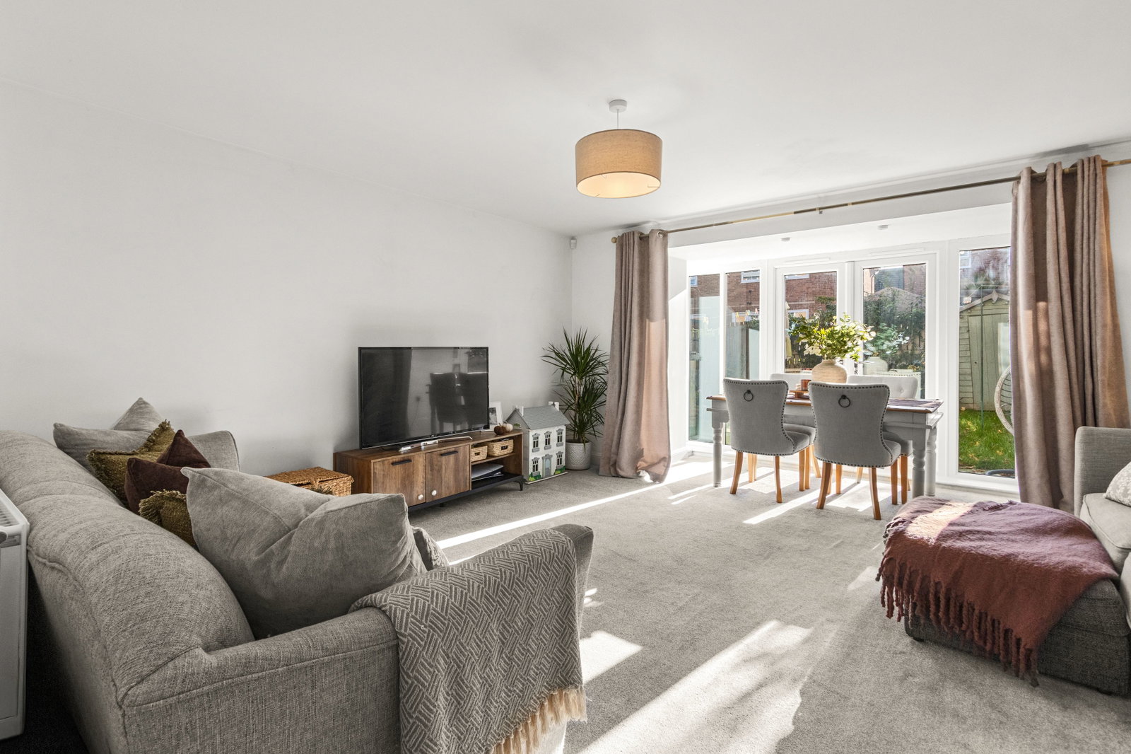 Semi Detached House for sale in Methley, Minett Court, Methley, LS26 9BF, 1224 m²