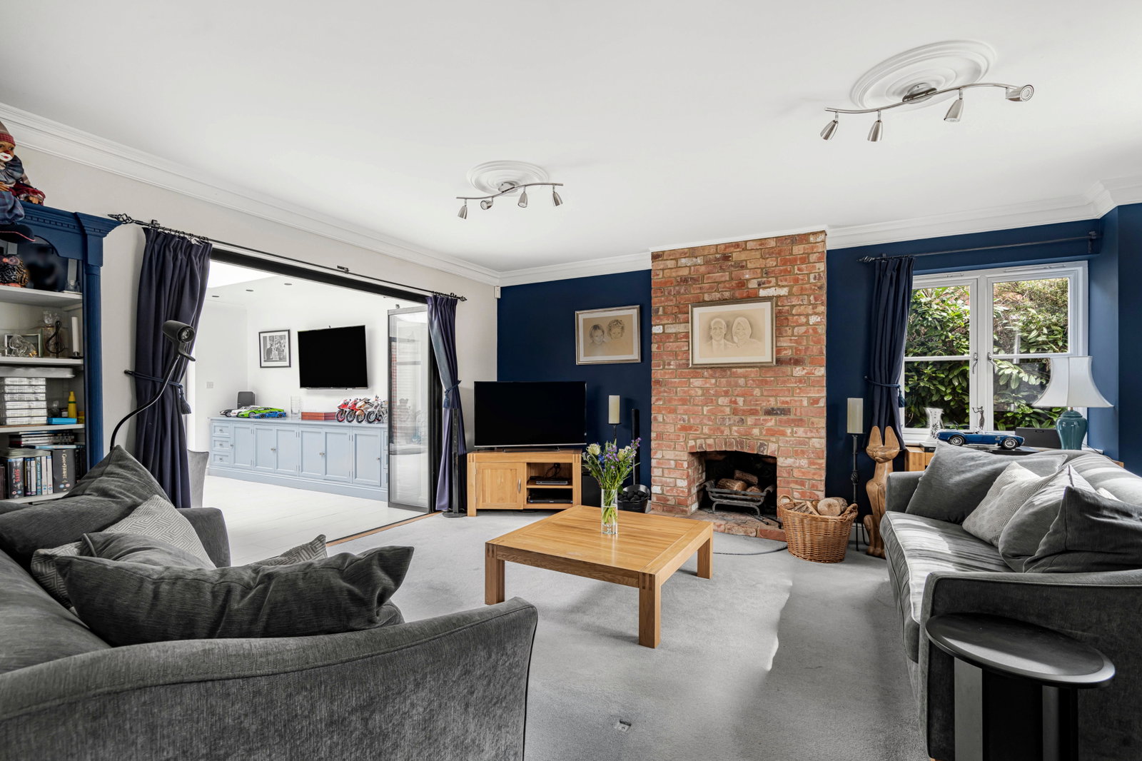 Detached House for sale in Shabbington, Shabbington, Buckinghamshire, HP18 9HN
