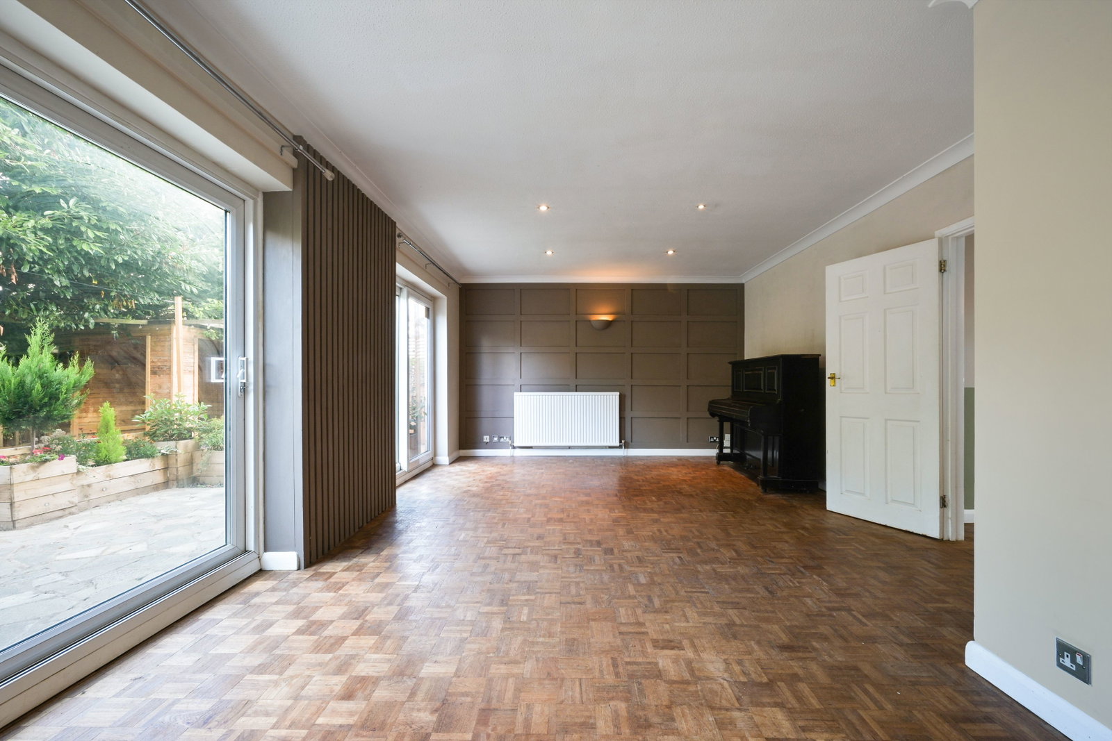 Detached House for sale in Epsom, Lewins Road, Epsom, KT18 7TL, 1319 m²