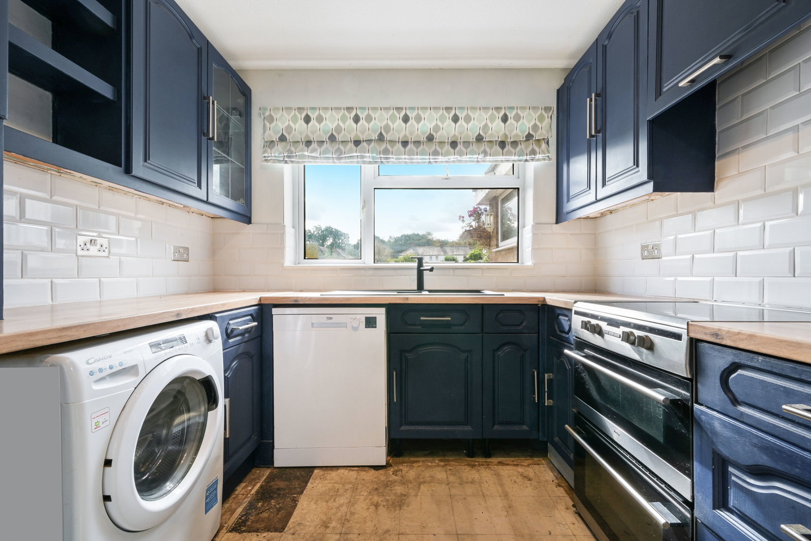Detached House for sale in Epsom, Lewins Road, Epsom, KT18 7TL, 1319 m²