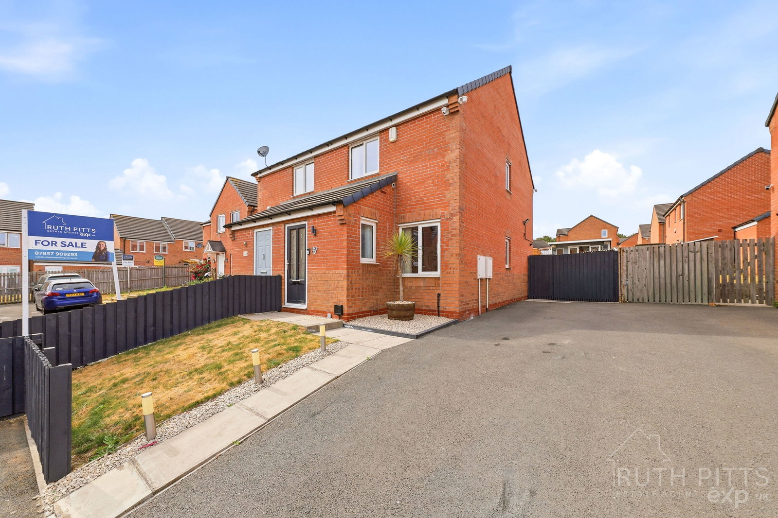 Semi Detached House in Pontefract