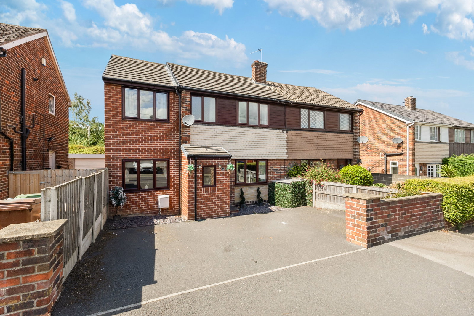 Semi Detached House for sale in Pontefract, Ashleigh Avenue, Pontefract, 1023 m²