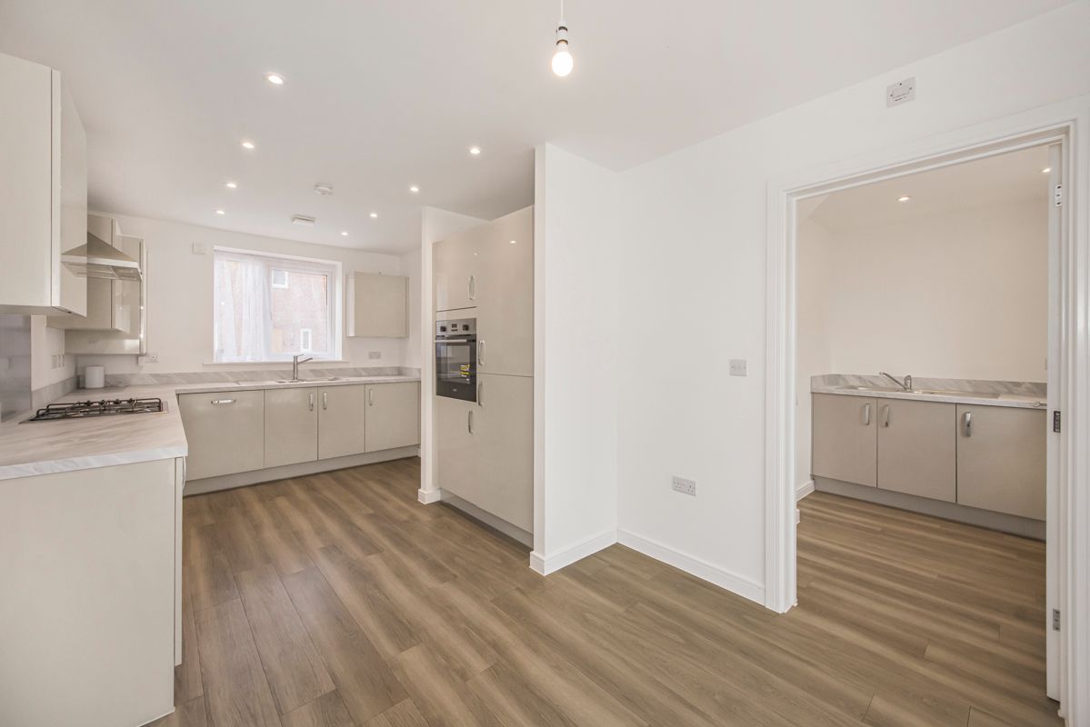 Semi Detached House in West Thurrock