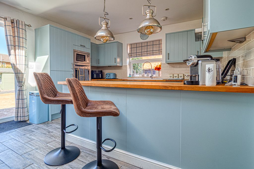 Semi Detached House for sale in Nottingham, Wyvern Avenue, Long Eaton, Nottingham, NG10 1AG