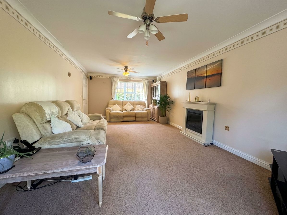Detached House for sale in Ashford, Bryony Drive, Kingsnorth, Ashford, TN23